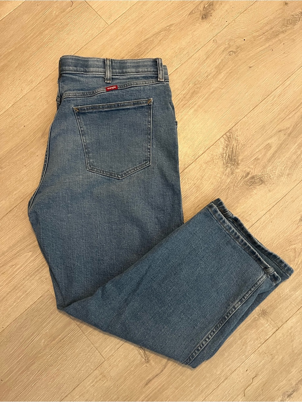 Levi's Men's Medium Blue Relaxed Fit Jeans
